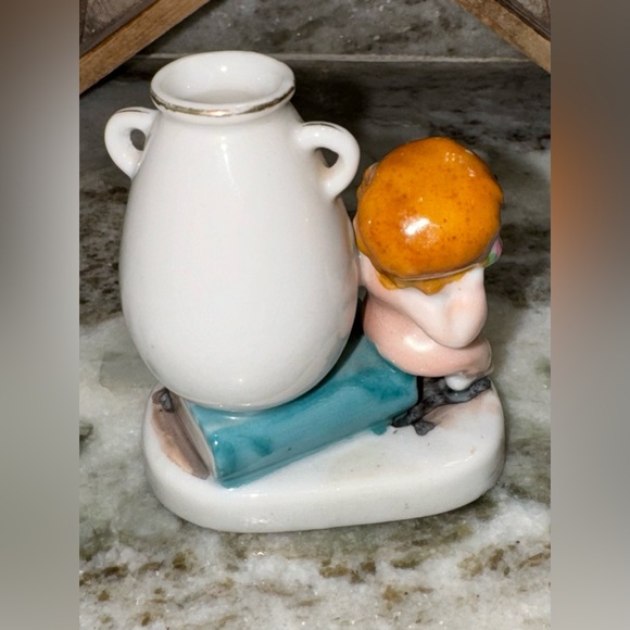 Vintage Mocco Small Vase Bathing Beauty Figurine - Picture 8 of 8